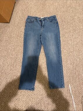 Universal Thread Women's Straight-Leg Jeans in Blue Wash